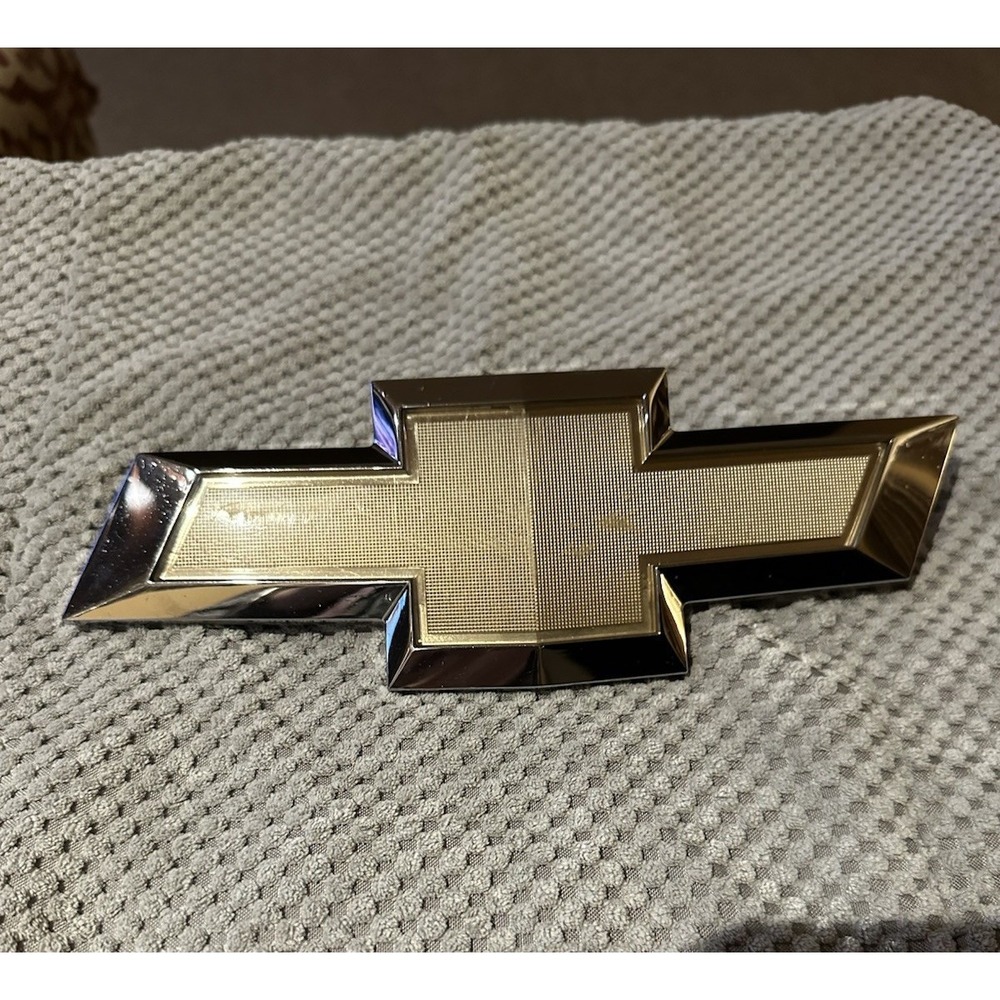 GM OEM 22866163 2013-16 Chevy‎ Malibu Front Bumper Bowtie Emblem Silver Gold